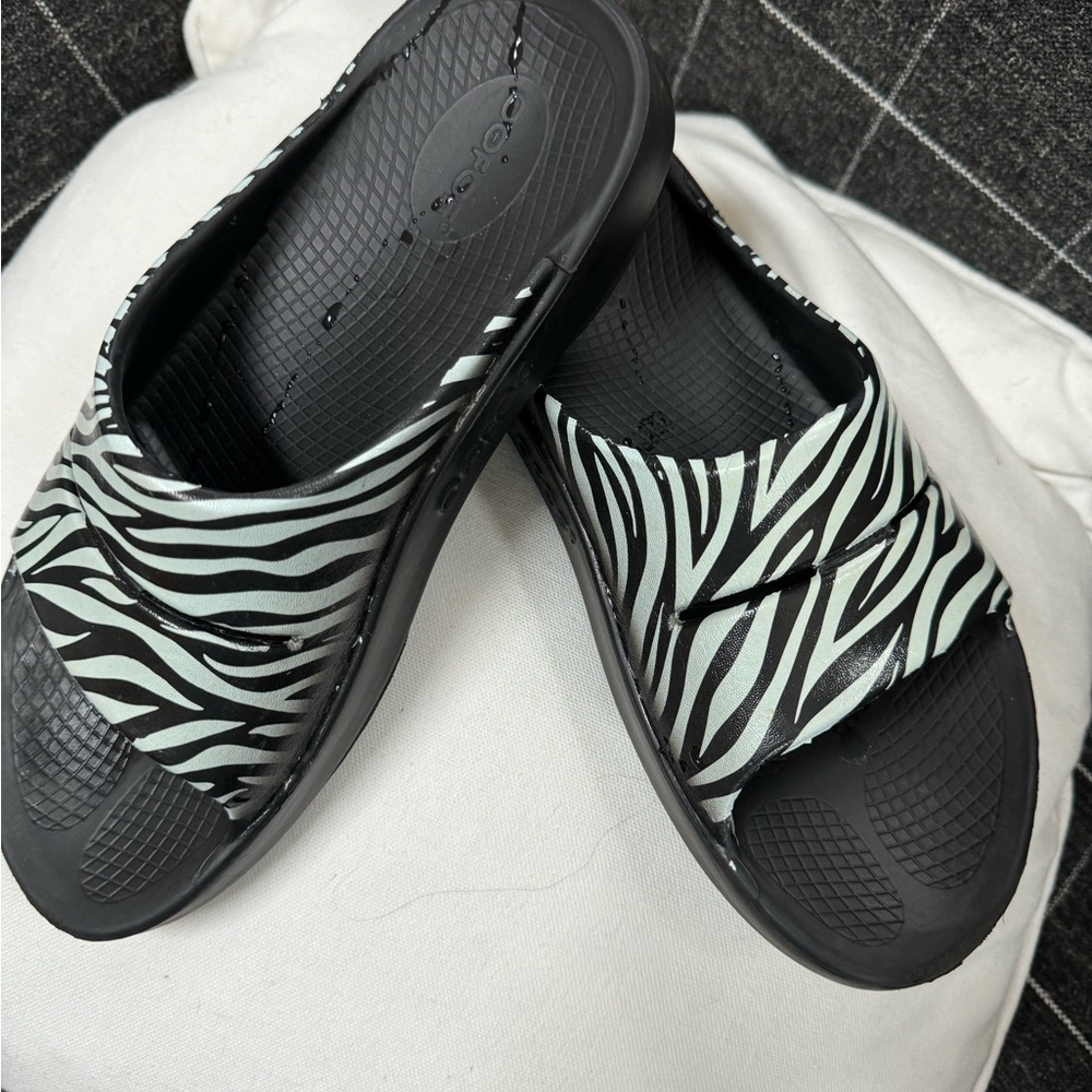 Oofos Zebra striped slides
